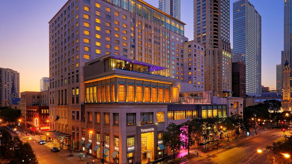 Premium Photo  Top view of traffic on south michigan avenue in the city of  chicago around magnificent mile, illinois, united states