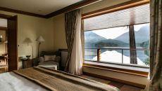 Deluxe Moreno Lake Master Suite King