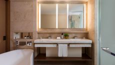 P0678 Lake Michigan Suite Bathroom at Park Hyatt Chicago