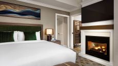 guestroom05 Fairmont Chateau Whistler