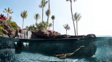 Exterior pool, diving girl