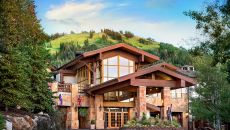 3 SEL Exterior Front Arrival Summer 1 Stein Eriksen Lodge