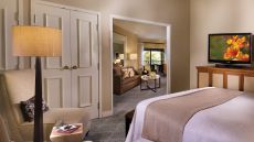 suite view to sitting area