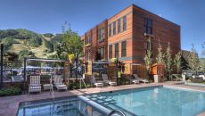 Pool 2020 003 at Hotel Jerome an Auberge Resort