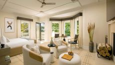 Suite with Soaking Tub at Mac Arthur Place