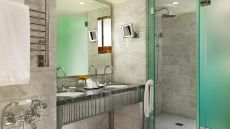 Deluxe Double Bathroom