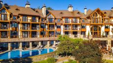 hotel exterior pool Hotel Quintessence