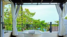 Casa Colonial bath with a view