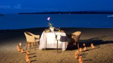 002516  Romantic  Beach  Dining 