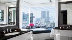 grand deluxe harbour view suite bathroom