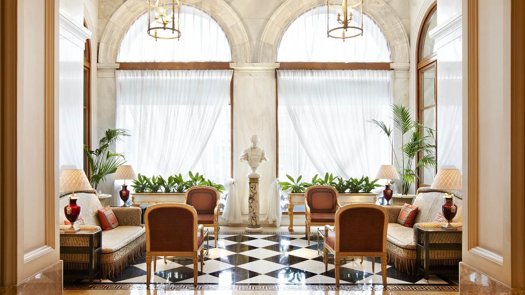Hotel Grande Bretagne A Luxury Collection Athens Attica Seating Area With Bust
