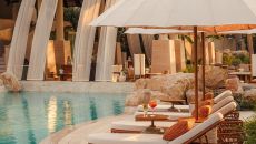 Al Bahar Villas Exterior Portrait Pool Sunlonges Sunset Drinks at Jumeirah Beach Hotel