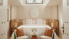 Rooms Two Bedroom Al Bahar Villa Master Bedroom Portrait at Jumeirah Beach Hotel