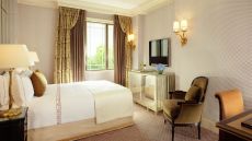 Deluxe Queen with park view