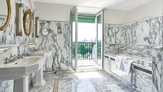 executive room balcony 605 bathroom at Le Meurice