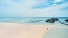 Beach Walk Female COMO Cocoa Island