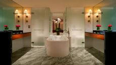 tamar suite bathroom