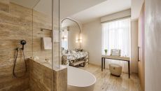 King Deluxe Room Bathroom at Park Hyatt Milano