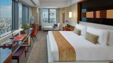 Deluxe  Corner  King 