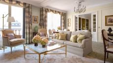  Deluxe  Suite  Four  Seasons  George  V  Paris.