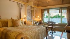 Luxury Room Lake View Large Bed