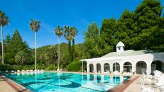 Outdoor swimming pool at Seiryuso