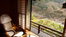 window seating at Seiryuso