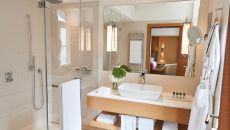 Grand Deluxe Room Bathroom at Hotel Vier Jahreszeiten Kempinski Munich