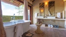 Suite Bath 01 Leopard Hills