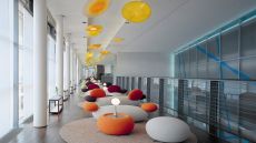 See more information about SIDE sky lounge