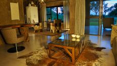 Earth Lodge Suite Lounge