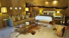 Earth Lodge Suite