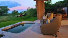 Earth Lodge Suite Patio