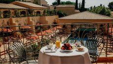 piscine 01 header at Le Mas Candille