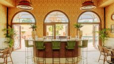 pool hosue jaune avec bar interieurn 74a8048 at Le Mas Candille