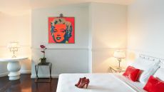  White  Suite  La  Suite 2019.