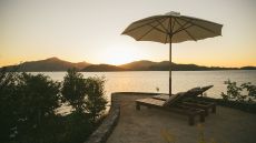 Vonu Point sunbrella Turtle  Island