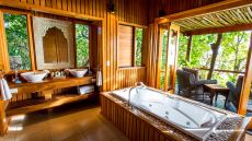 Villas Jacuzzi Tub