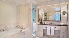 Ambassador Suite bathroom