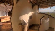 elsa's honeymoon suite bathroom