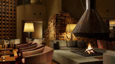 Loung with fireplace