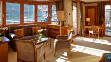 Deluxe suite sitting room