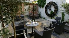 outdoor dining big clock