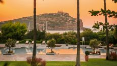 Relaxing beachfront resort with amazing pool and sea view at Cape Sounio