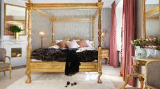 Grand Deluxe black accents