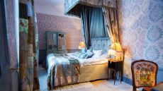 Grand Deluxe bed detail