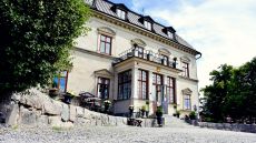hotel exterior entrance