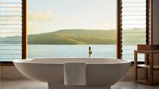 qualia Windward Pavilion bath sunrise qualia Great Barrier Reef
