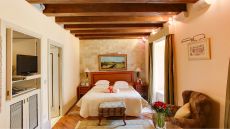 Bedroom and sitting area divided