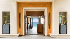 Malibu Beach Inn2 Bar Lobby 0096 v2 Malibu Beach Inn